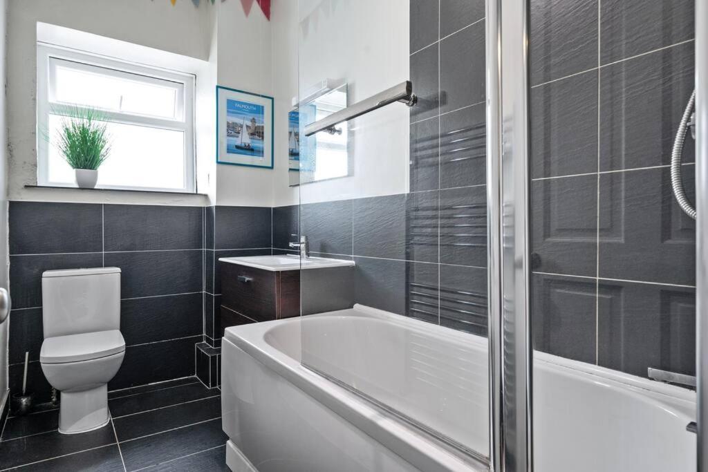 Pendennis - Bright Victorian Flat, Sea Views & Close To Beach Φάλμαουθ Εξωτερικό φωτογραφία