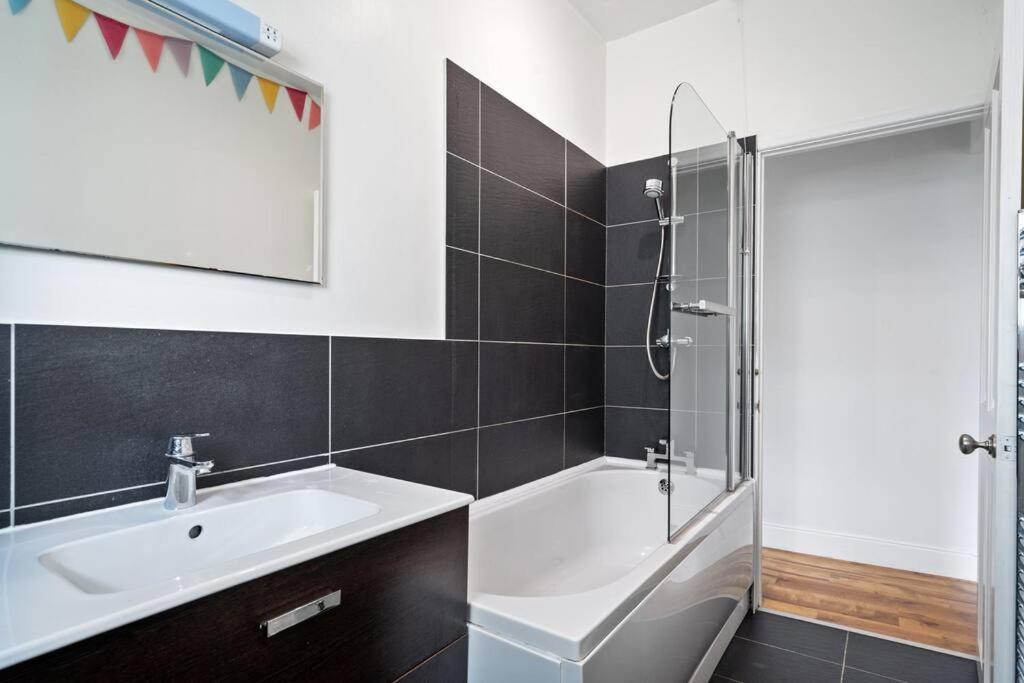 Pendennis - Bright Victorian Flat, Sea Views & Close To Beach Φάλμαουθ Εξωτερικό φωτογραφία